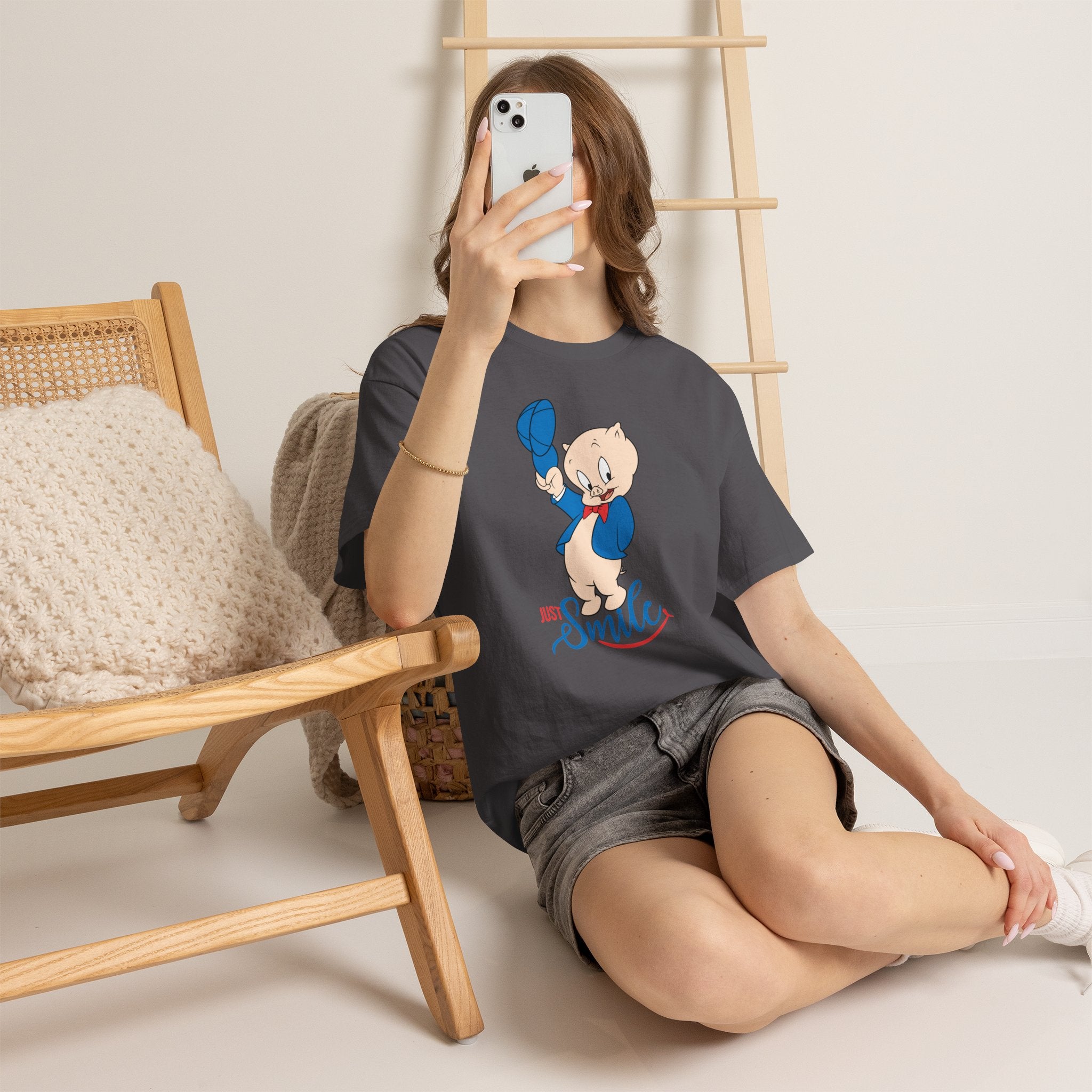 Retro Cartoon Pig 'Just Smile' T-Shirt