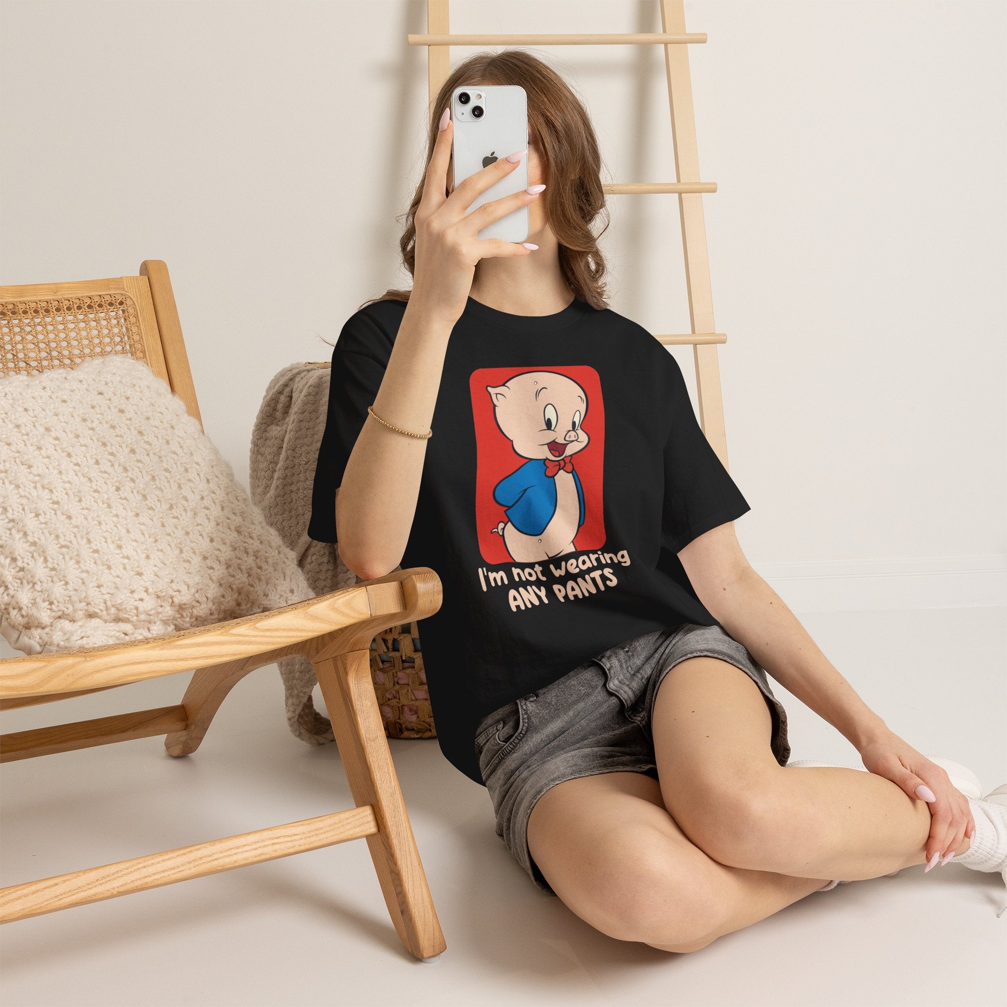 Novelty Graphic Tee — Cute Cartoon Pig with “I’m Not Wearing Any Pants” Slogan